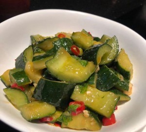 探索揭秘：杭州天鹅湖KTV所属集团解析