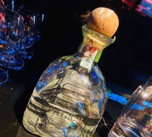 杭州胡桃里KTV：尽享音乐盛宴的奢华娱乐殿堂