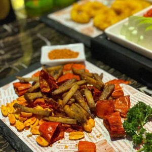 杭州热门KTV招募精英服务员，高薪机会等你来挑战！