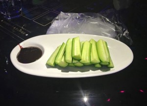 杭州KTV包厢小费100元标准：行业揭秘与消费指南