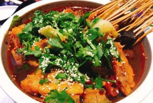 杭州夜生活再现繁华：经典KTV包厢昨重现昔日风采