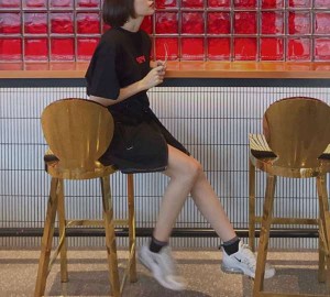 杭州娱乐新体验：自带KTV包厢的时尚餐厅