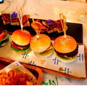 探索杭州移动KTV房技术原理：无线音频传输与智能控制