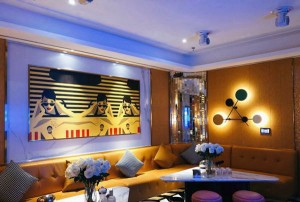 酒超市销售技巧和方法（酒品零售新策略：超市销售艺术与实践）